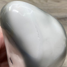Bild in Galerie-Viewer laden, Orca Agate Stone Freeform ~ 4.28" x 2.20" x 2.45"