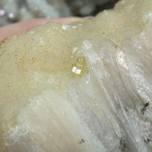 Cargar imagen en el visor de la galería, Apophyllite/Zeolite Cluster #05