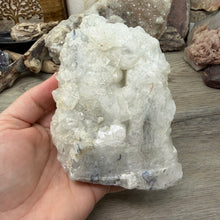 将图像加载到图库查看器中,<transcy>鱼眼石与辉石和绿色绿泥石</transcy>