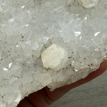 Bild in Galerie-Viewer laden, Apophyllite/Zeolite Cluster #29