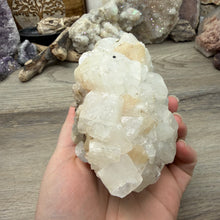 Bild in Galerie-Viewer laden, Apophyllite/Zeolite Cluster #32