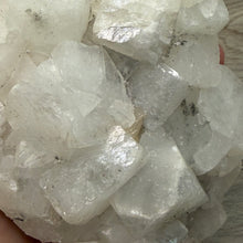 Bild in Galerie-Viewer laden, Apophyllite/Zeolite Cluster #32