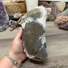 Bild in Galerie-Viewer laden, Apophyllite/Zeolite Cluster #33