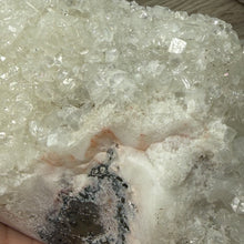 Bild in Galerie-Viewer laden, Apophyllite/Zeolite Cluster #33
