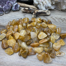 Bild in Galerie-Viewer laden, Yellow Hematoid "Golden Healer" Tumbles