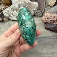 Bild in Galerie-Viewer laden, Chrysocolla and Malachite Large Heart