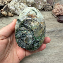Bild in Galerie-Viewer laden, Chrysocolla, Malachite and Quartz Semi Polished X-Large Egg