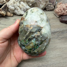 Bild in Galerie-Viewer laden, Chrysocolla, Malachite and Quartz Semi Polished X-Large Egg