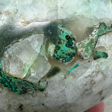 Bild in Galerie-Viewer laden, Chrysocolla, Malachite and Quartz Semi Polished X-Large Egg