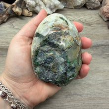 Bild in Galerie-Viewer laden, Chrysocolla, Malachite and Quartz Semi Polished X-Large Egg