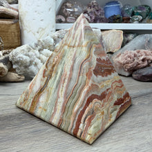 Load image into Gallery viewer, Green Onyx 4" Pyramid #01