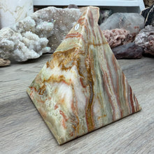 Load image into Gallery viewer, Green Onyx 4" Pyramid #01