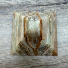 Carica l'immagine nel visualizzatore di Gallery, Green Onyx 4" Pyramid #02