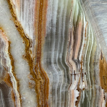 Carica l'immagine nel visualizzatore di Gallery, Green Onyx 4" Pyramid #02