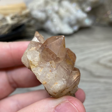 将图像加载到图库查看器中,Red / Tangerine Quartz Cluster #57