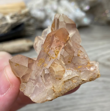 将图像加载到图库查看器中,Red / Tangerine Quartz Cluster #57