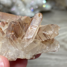 将图像加载到图库查看器中,Red / Tangerine Quartz Cluster #48