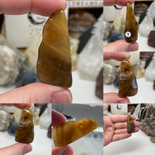Bild in Galerie-Viewer laden, Amphibole Included Quartz Medium/Large Rough Tumbles