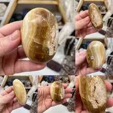 Chargez l'image dans la visionneuse de la galerie, Honey Calcite Palm Stones