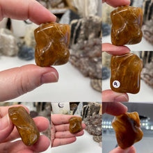 Bild in Galerie-Viewer laden, Amphibole Included Quartz Medium/Large Rough Tumbles