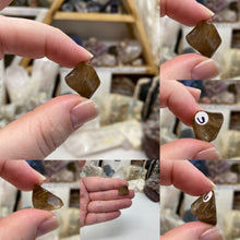 Bild in Galerie-Viewer laden, Amphibole Included Quartz Small Rough Tumbles