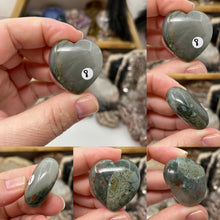 Bild in Galerie-Viewer laden, African Bloodstone 30mm Hearts