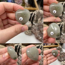 Bild in Galerie-Viewer laden, African Bloodstone 30mm Hearts