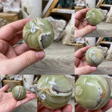 Bild in Galerie-Viewer laden, Green Onyx 2" Spheres