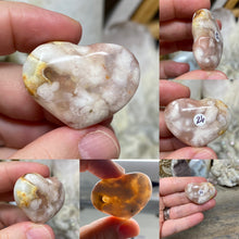 Bild in Galerie-Viewer laden, Flower Agate 1.25" Pocket Hearts