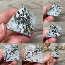 Bild in Galerie-Viewer laden, Ocean Jasper 1"-1.5" Small Pyramids
