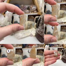 Bild in Galerie-Viewer laden, Amphibole Included Quartz Small/Medium Rough Tumbles