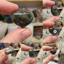 Bild in Galerie-Viewer laden, African Bloodstone Cartoon 1" Hearts