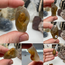 Bild in Galerie-Viewer laden, Amphibole Included Quartz Medium Rough Tumbles