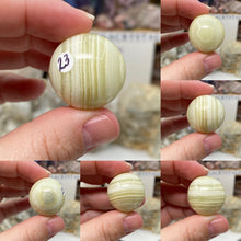 Bild in Galerie-Viewer laden, Green Onyx 1" Spheres