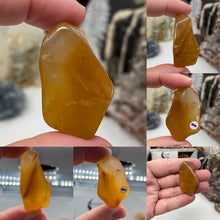 Bild in Galerie-Viewer laden, Amphibole Included Quartz Medium/Large Rough Tumbles