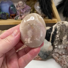 在图库查看器中加载和播放视频,Flower Agate Palm Stone #04