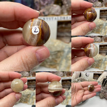 Bild in Galerie-Viewer laden, Green Onyx 1" Spheres
