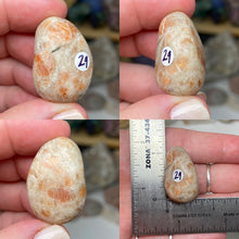 Bild in Galerie-Viewer laden, Sunstone Large Tumbles