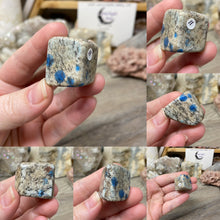 Bild in Galerie-Viewer laden, K2 Azurite Large Tumbles