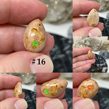Bild in Galerie-Viewer laden, Mexican Fire Opal in Matrix Cabs Under 2 Grams
