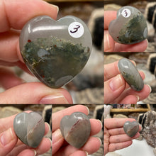 Bild in Galerie-Viewer laden, African Bloodstone 30mm Hearts