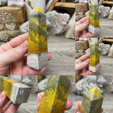 Bild in Galerie-Viewer laden, Bumblebee Jasper Obelisk Towers