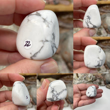 Bild in Galerie-Viewer laden, Howlite 20-25mm Tumbles (Medium to Large Size)