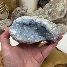 Video im Galerie-Viewer laden und abspielen, Celestite Rough Cluster #81