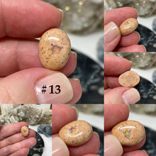 Bild in Galerie-Viewer laden, Mexican Fire Opal in Matrix Cabs Under 2 Grams