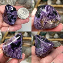 将图像加载到图库查看器中,Charoite Polished Palm Stones