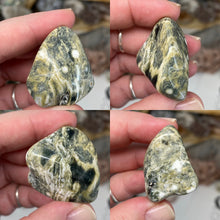 将图像加载到图库查看器中,Ocean Jasper Medium Rough Tumbles