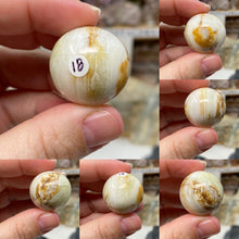 Bild in Galerie-Viewer laden, Green Onyx 1" Spheres
