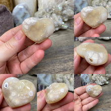 Bild in Galerie-Viewer laden, Flower Agate 1.5" Pocket Hearts