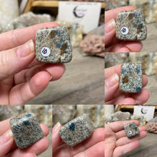 Bild in Galerie-Viewer laden, K2 Azurite Large Tumbles